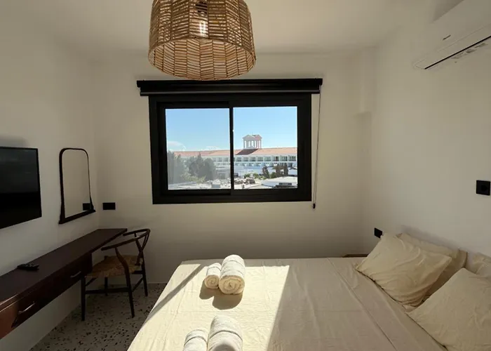 The Retro Kato 2 Min To The Paphos