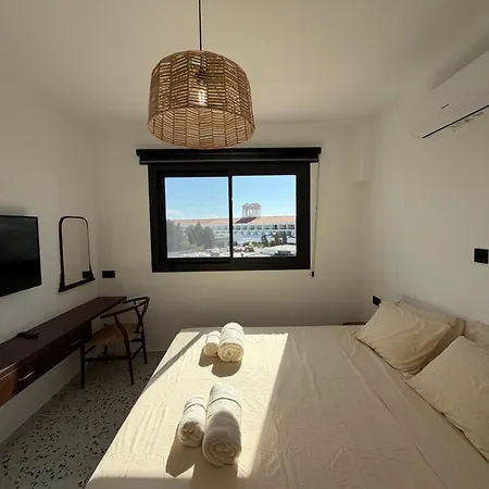 The Retro Kato 2 Min To The Paphos